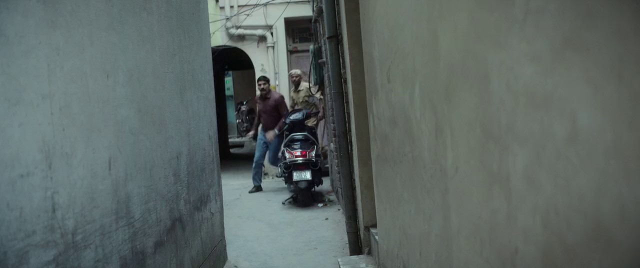 Fateh (2025) HS WEBRip Hindi 720p x264 AVC HE-AAC 2.0 ESub.mkv.0003